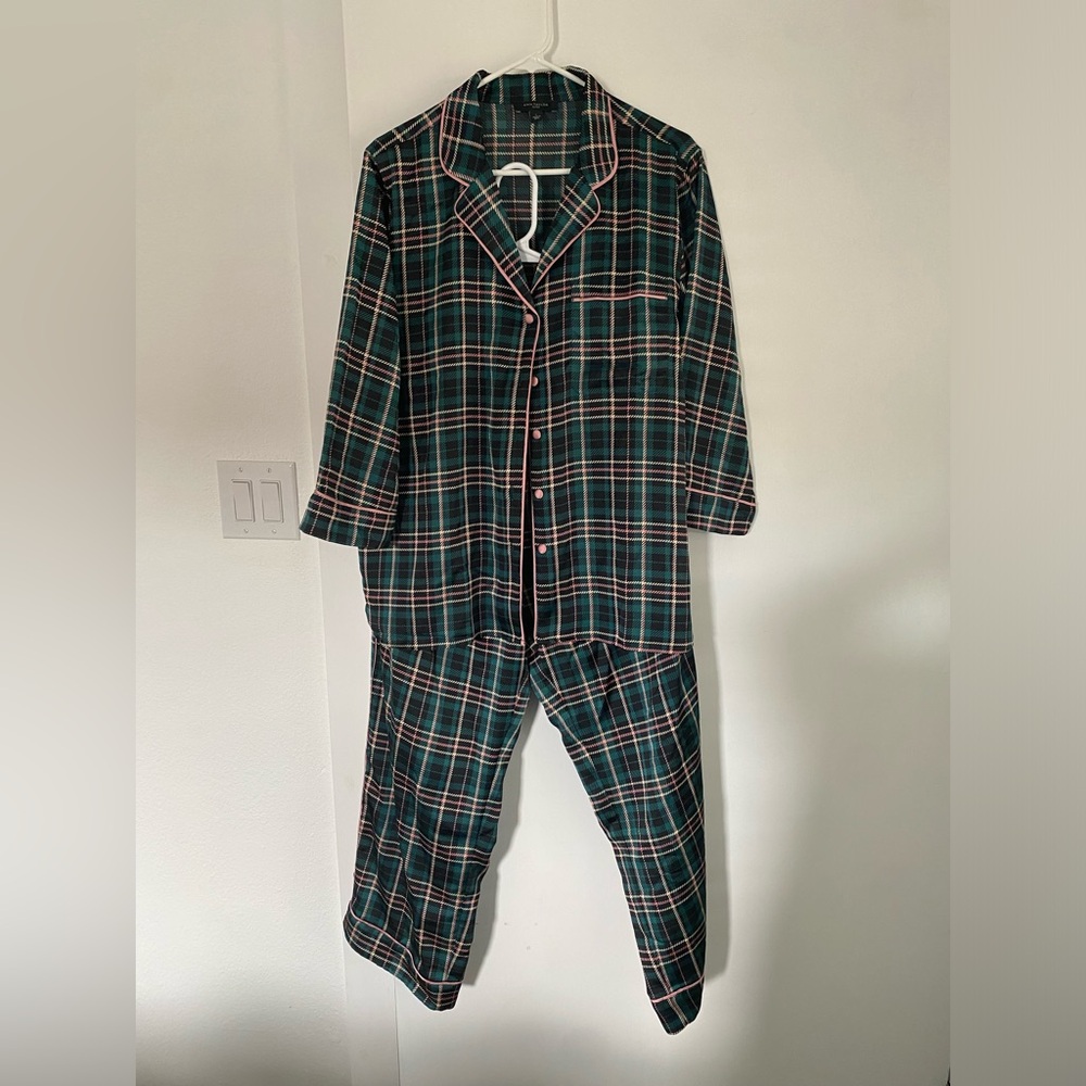 Ann Taylor 100% polyester women’s pajama pants set